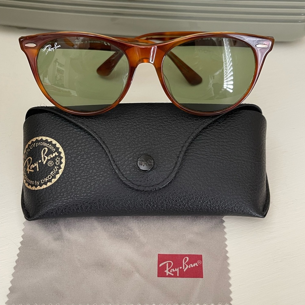 Ray-Ban’s in brown with brown lenses.